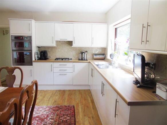 Kitchen/ Dining Room