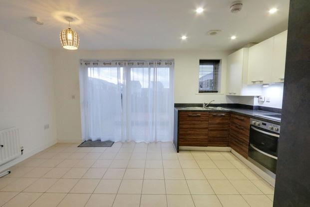Kitchen Dining Area 1.jpg