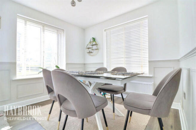 4 bed Detached to rent Image 6