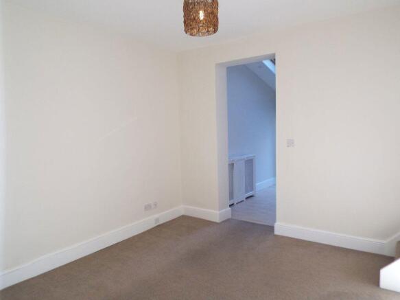 2 bed House to rent Image 5