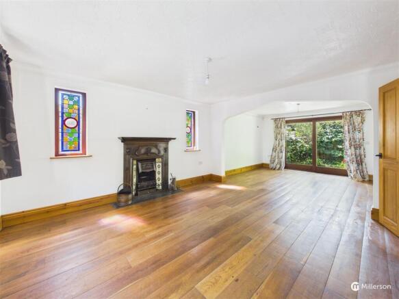 LOUNGE/DINING ROOM