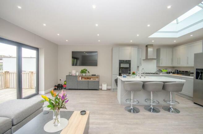 Kitchen-family room pic 4.jpg