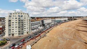 Flat 9, Metropole Court, Royal Parade, Eastbourne BN22 7AX