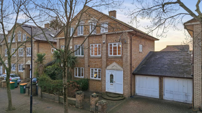 Spacious 4 bed, 2 Bath Semi-Detached House