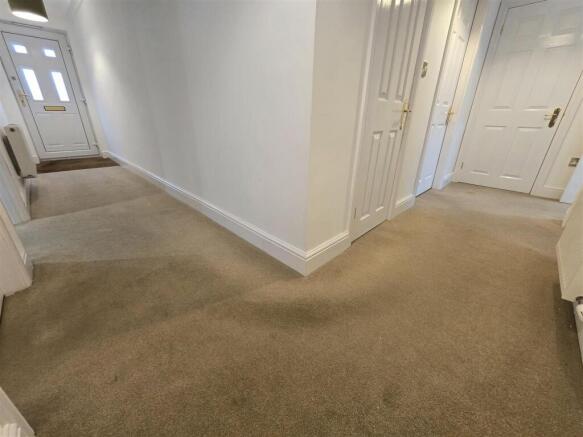 2 bed Apartment to rent Image 5