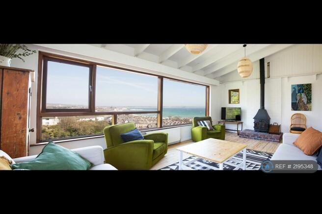 Main Lounge Top Floor