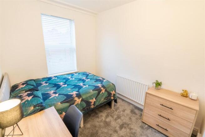 5 bed House to rent Image 7