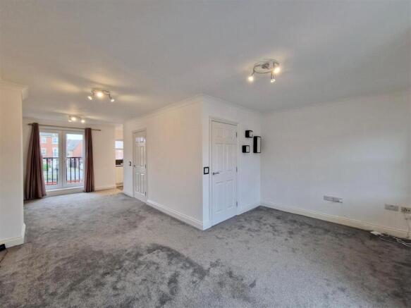 Lounge/Dining Area