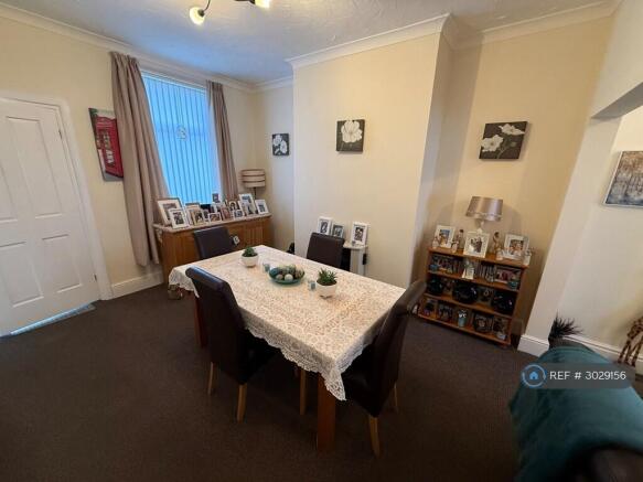 2 bed Semi-Detached to rent Image 4