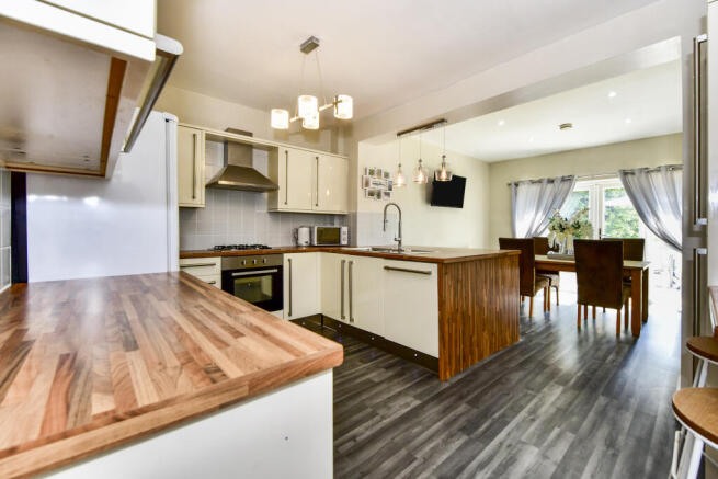 3 bed Semi-Detached for sale Image 7