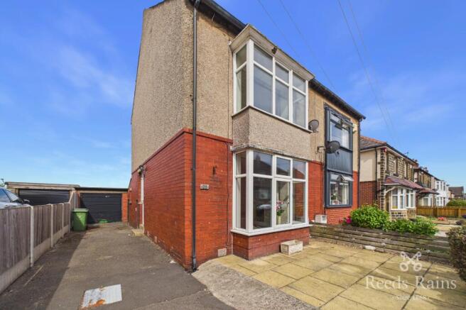 2 bed Semi-Detached for sale in huddersfield