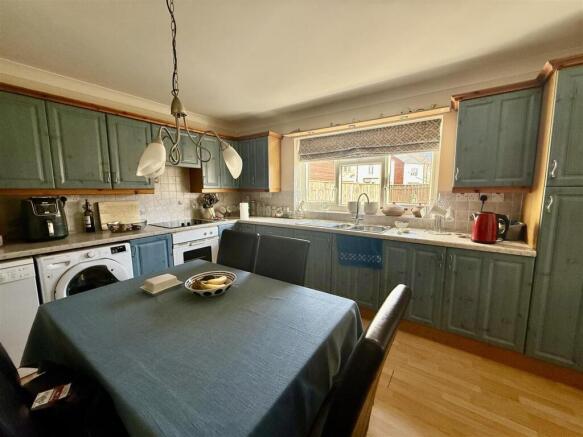 KITCHEN & DINER