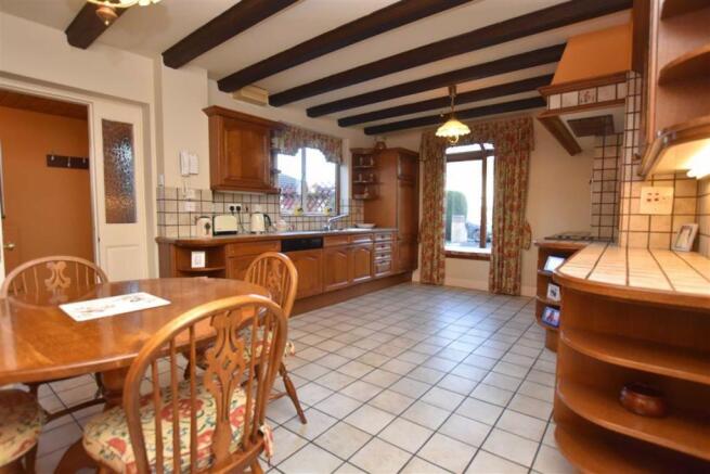 KITCHEN/BREAKFAST ROOM