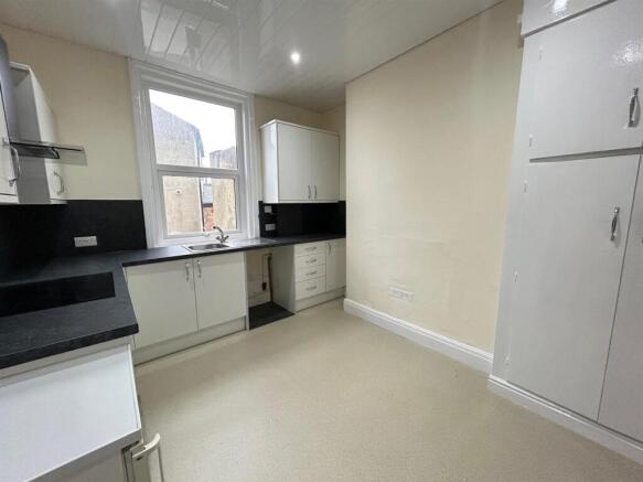 2 bed Maisonette to rent Image 8