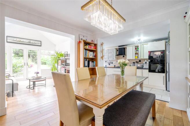 5 bed Bungalow for sale Image 6
