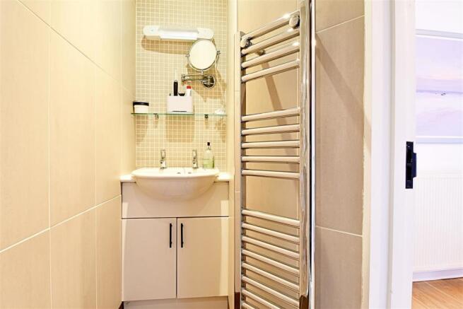 Ensuite 1.jpg