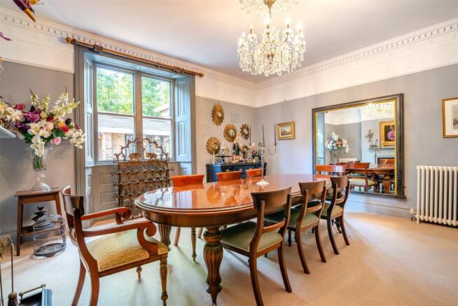 5 bed Detached for sale Image 8