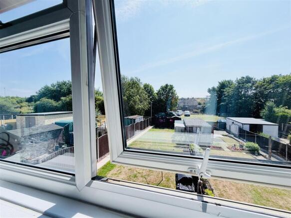 3 bed Terraced for sale Image 10