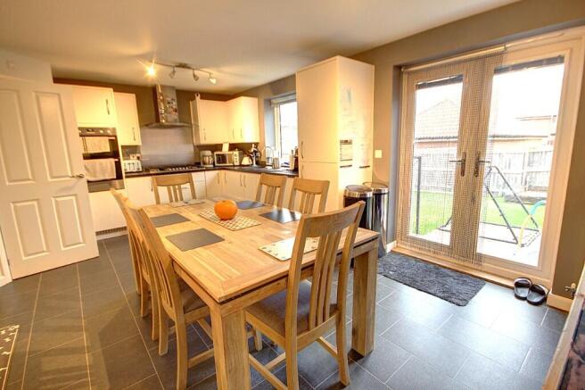 4 bed Detached for sale Image 6