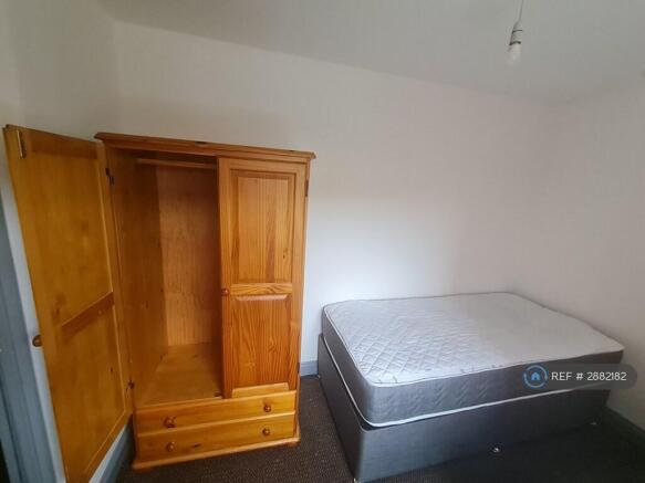 Room (Bed/Wardrove)