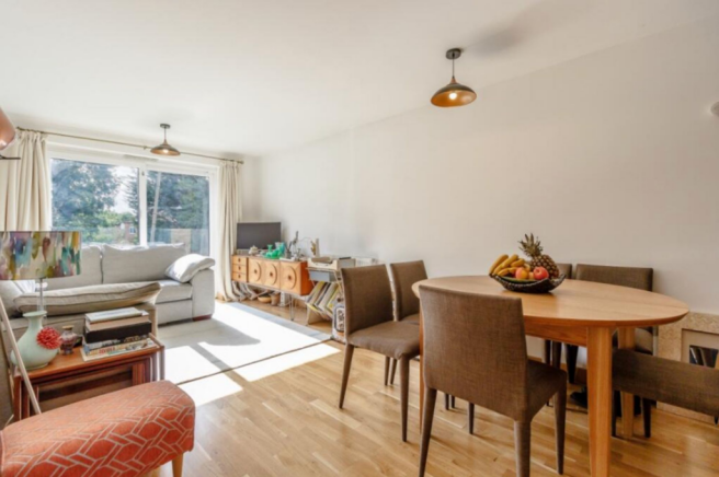 Lounge/dining area