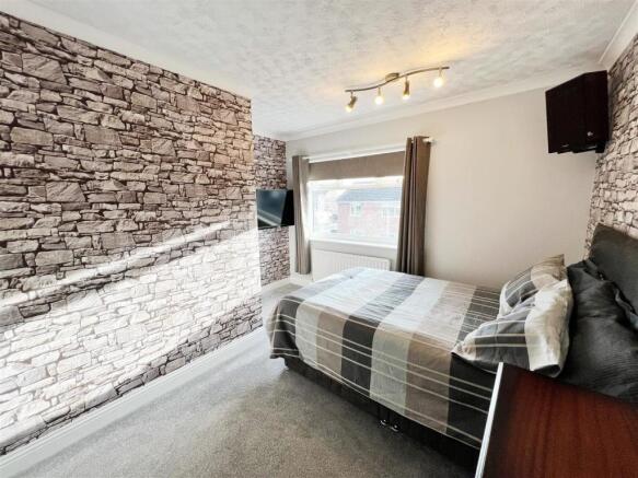 Bedroom 2 pic 2.jpg