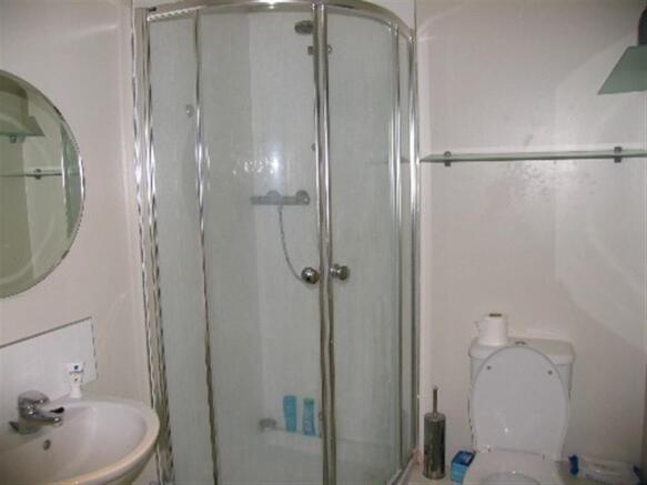 EN SUITE SHOWER ROOM