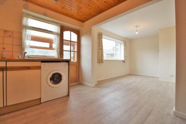 Kitchen into D...