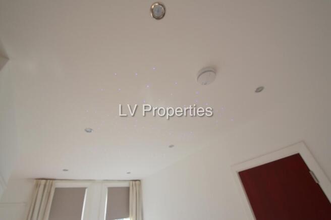 3 bed Terraced to rent Image 10