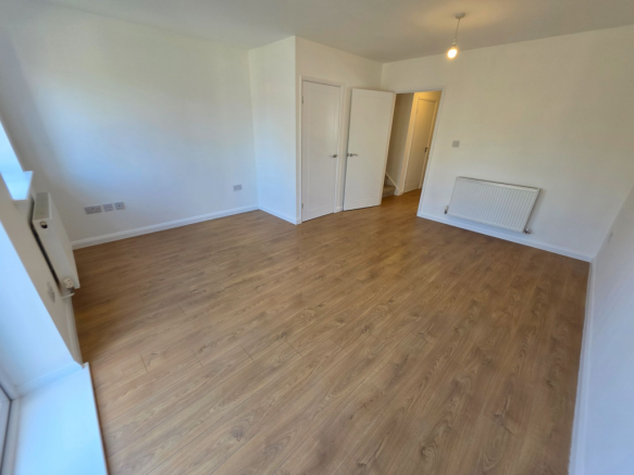 3 bed Semi-Detached for sale Image 8