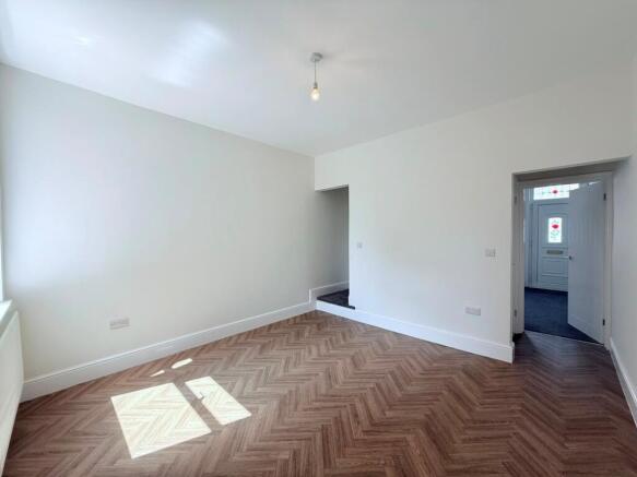 2 bed House to rent Image 7