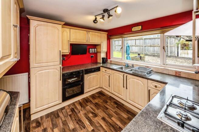 4 bed Detached for sale Image 9