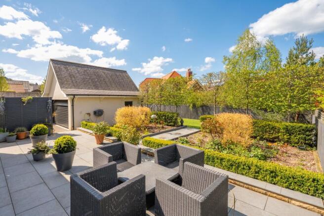 5 bed Detached for sale Image 6