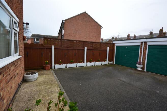 Garage/Parking