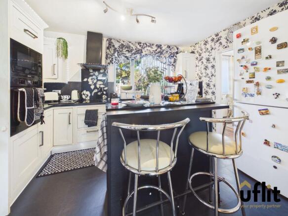 3 bed Semi-Detached for sale Image 7