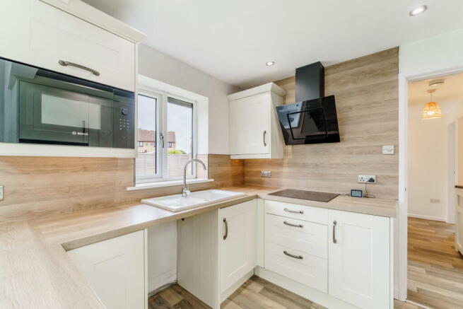 4 bed Detached for sale Image 4