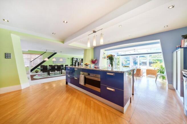 Coningesby Drive, Watford, Hertfordshire, WD17 photo 4