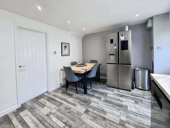3 bed Town House for sale Image 12