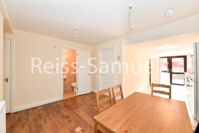 House in London, Manchester Estate, Isle of Dogs - More