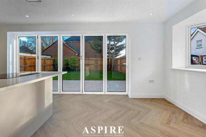 4_27123706-7b3c-4cd1-b64d-6cf5a54f8239_p2080407-p2