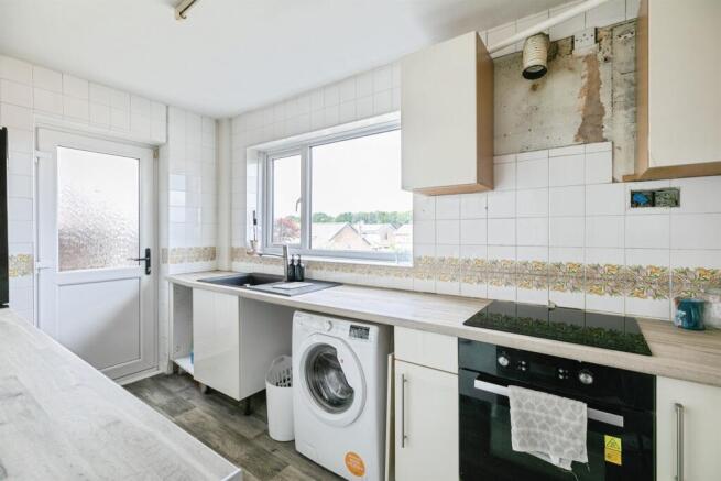 3 bed Semi-Detached for sale Image 6