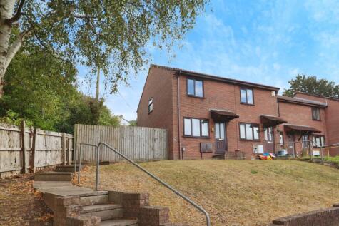 Bastian Close, Barry