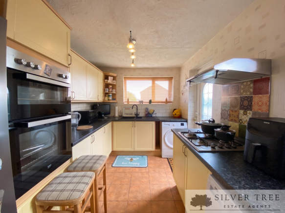 2 bed Semi-Detached Bungalow for sale Image 4