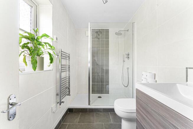 4 bed Detached for sale Image 7