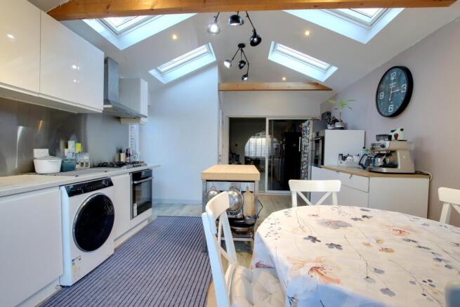 KITCHEN/BREAKFAST ROOM