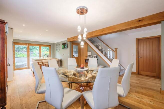 5 bed Detached for sale Image 6