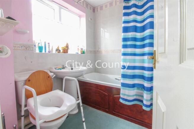 Family Bathroom.jpg