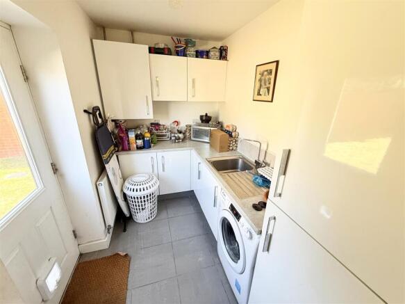 4 bed Detached for sale Image 3