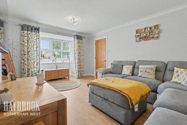 4 bed Detached for sale Image 6