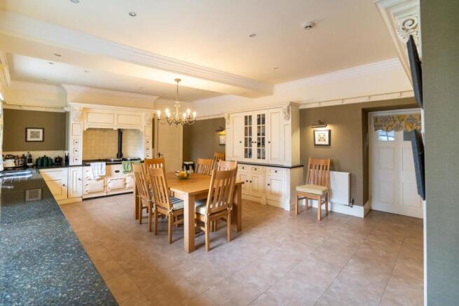Kitchen / Breakfast Room